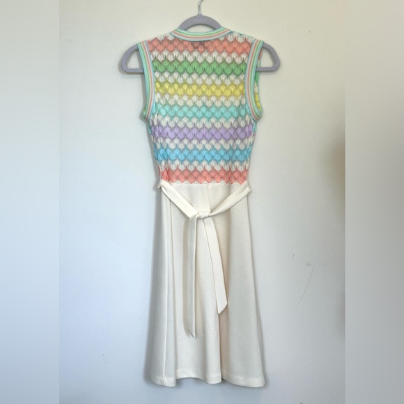 Fabulous 70s Vintage Sleeveless V-Neck Sundress! Fits like an XS - by Bleeker St - Picture 6 of 15